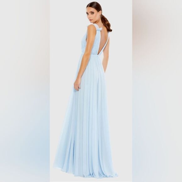 Mac Duggal 55321 Pleated Chiffon Sleeveless V-Neck Gown NWOT size 2 Powder Blue - Picture 2 of 7